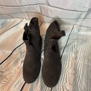 2/$30 DOCKERS Women’s Suede Booties Size 6